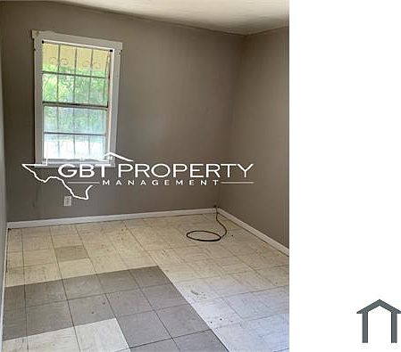 2nd image of 516 W Avenue B