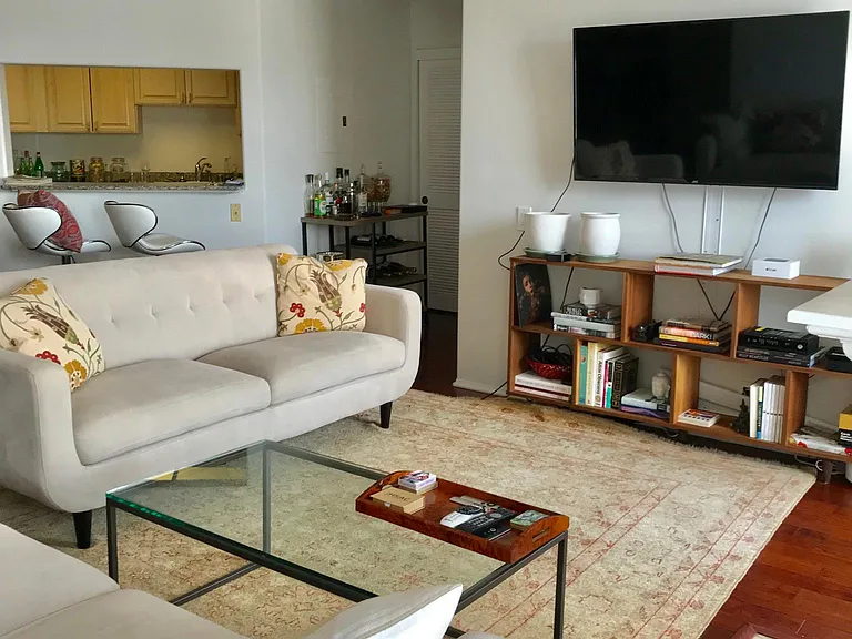 8349 Blackburn Ave #302 — Photo 307