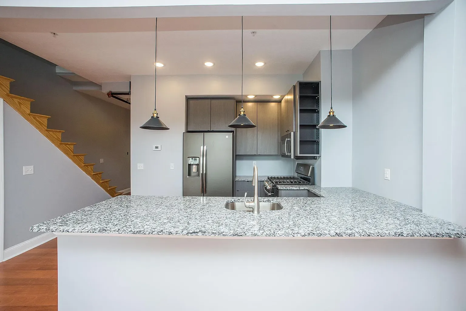 3 bed, 1454 sqft, $2,195 — Photo 3