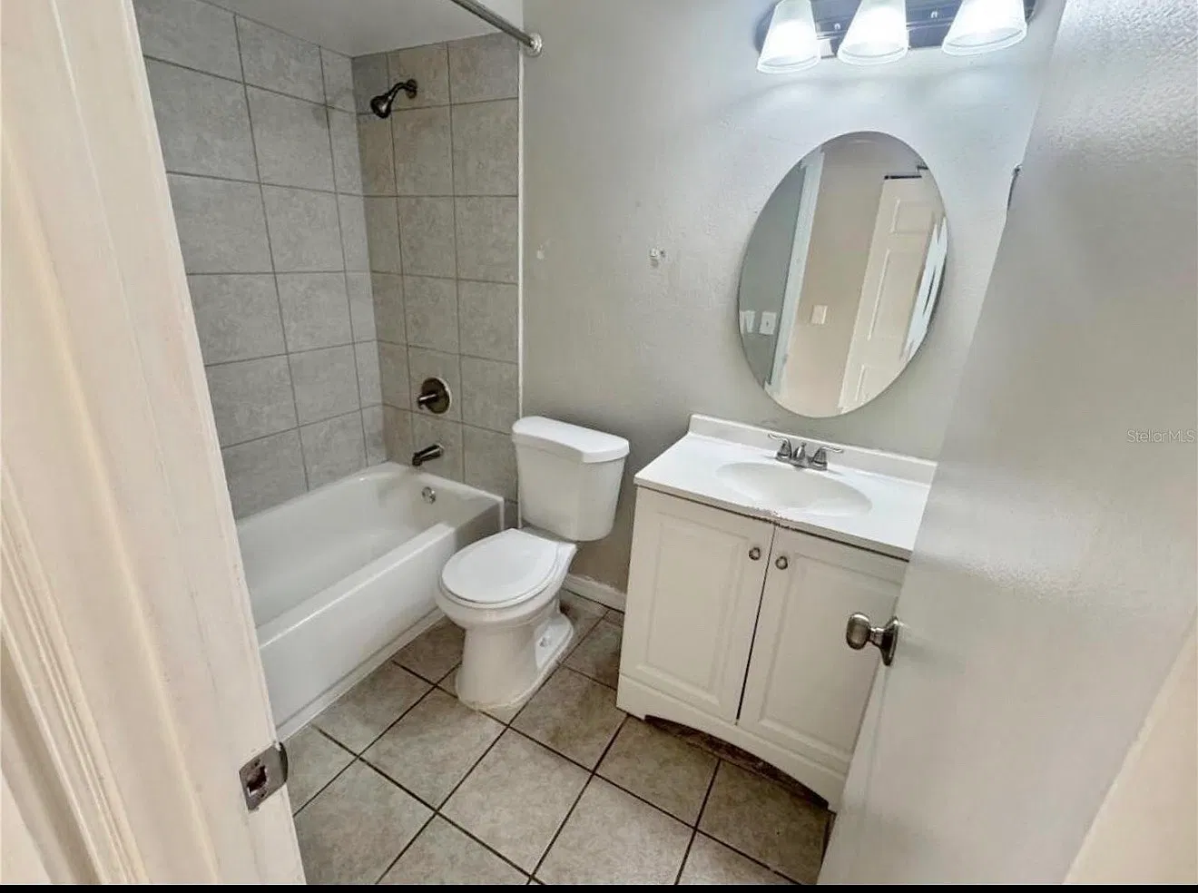 3 bed, 1390 sqft, $2,100 — Photo 3