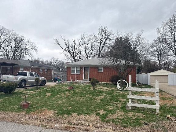 3rd image of 1121 Lone Oak Ave