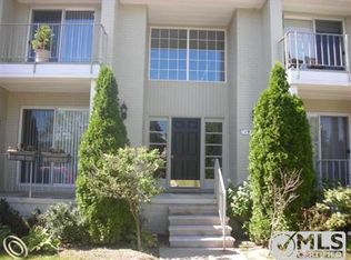 1955 Axtell Rd #1, Troy, MI 48084