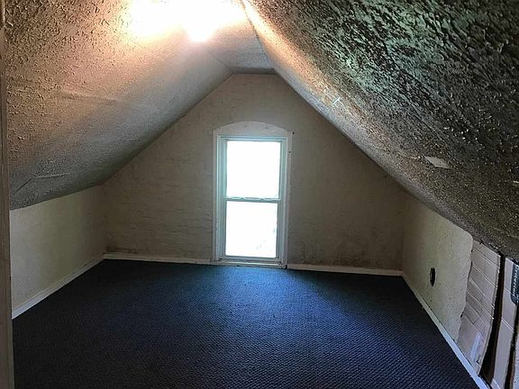 3rd image of 631 S 6th St