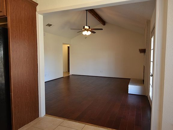 2nd image of 709 W Lynn Creek Dr