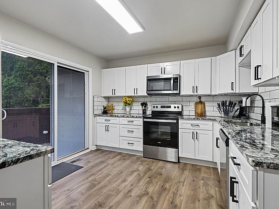 4th image of 3838 Twin Lakes Ct