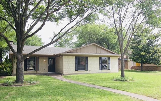 1st image of 709 Live Oak Ct