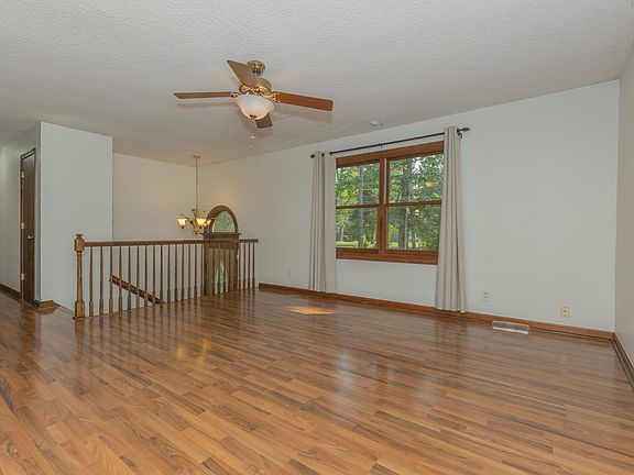5th image of 10140 Browning Rd