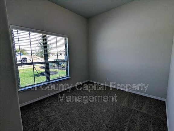 4th image of 408 Trailing Lantana Ln