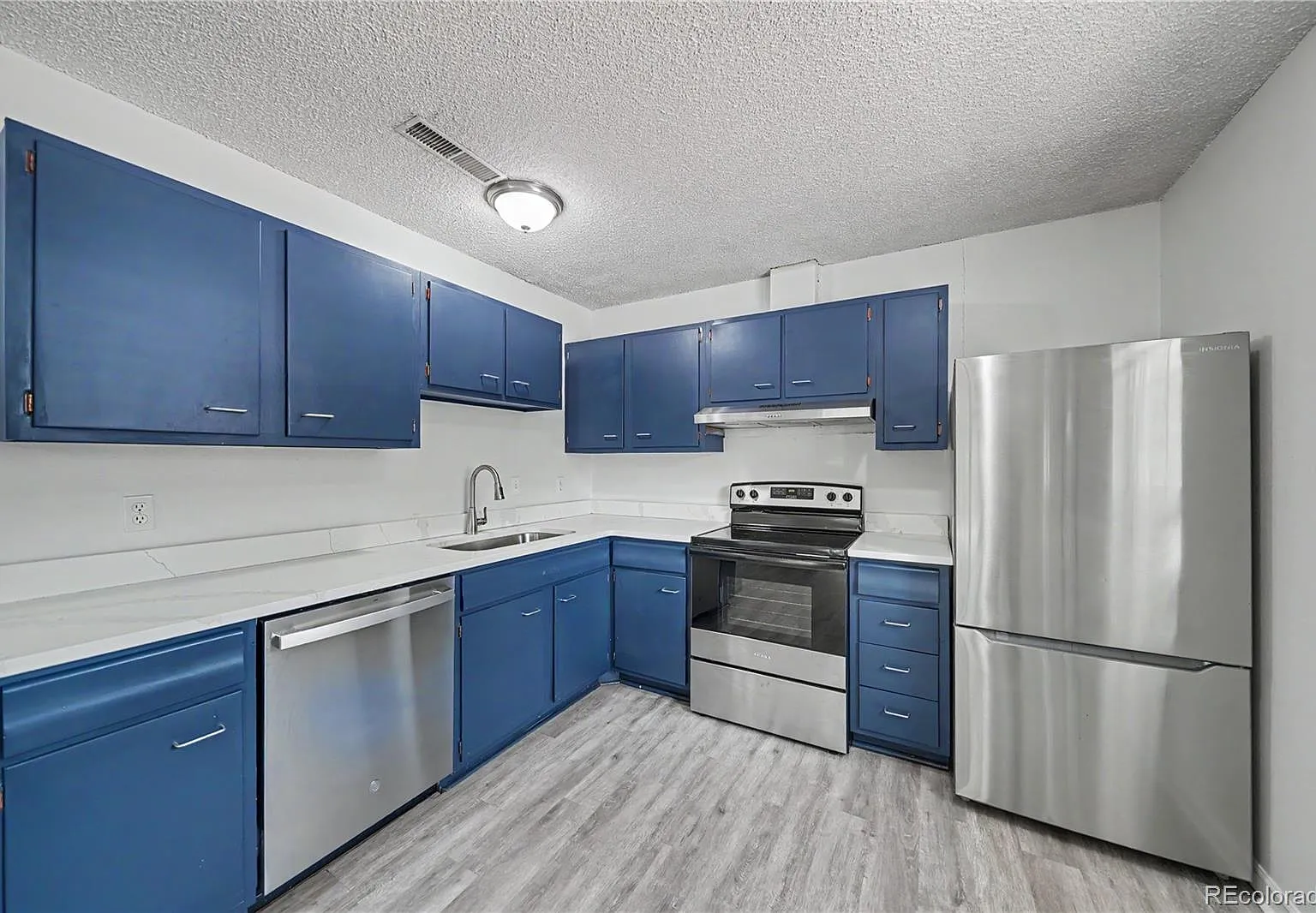 2 bed, 1.0 bath, 1024 sqft, $2,295 — Photo 2