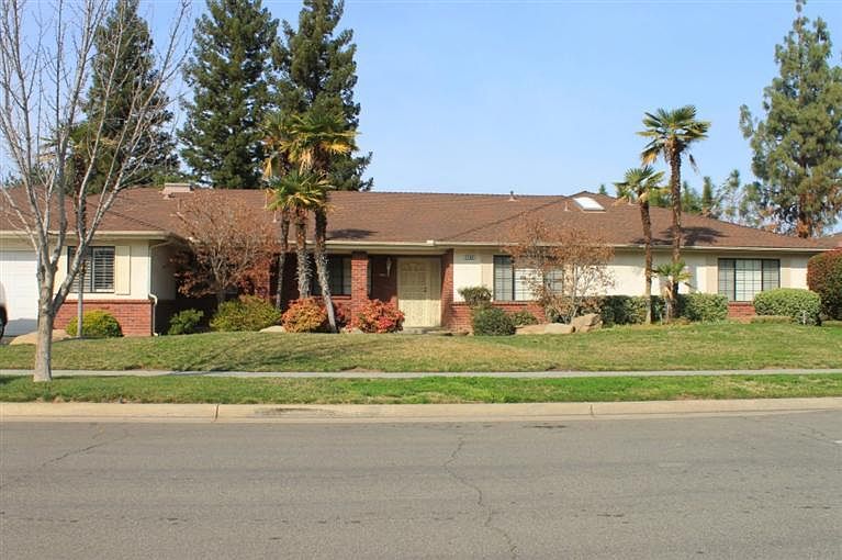 1st image of 1544 E El Paso Ave