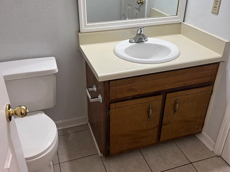 upstairs full bathroom