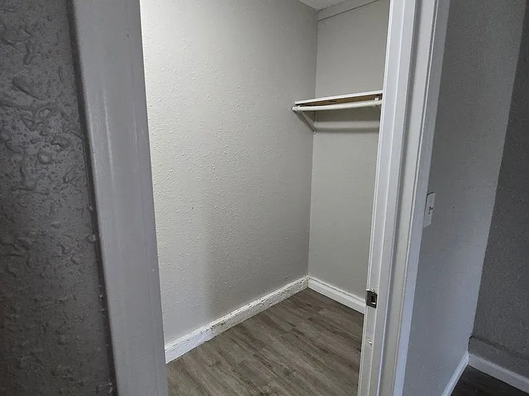 1140 Saint Rose Ln — Photo 9