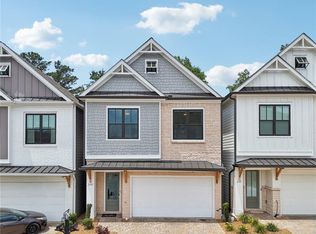 146 Village Green Ave, Woodstock, GA 30189
