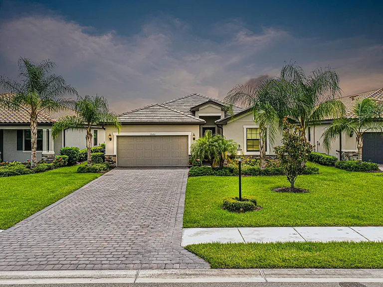 19592 Utopia Ln — Photo 2