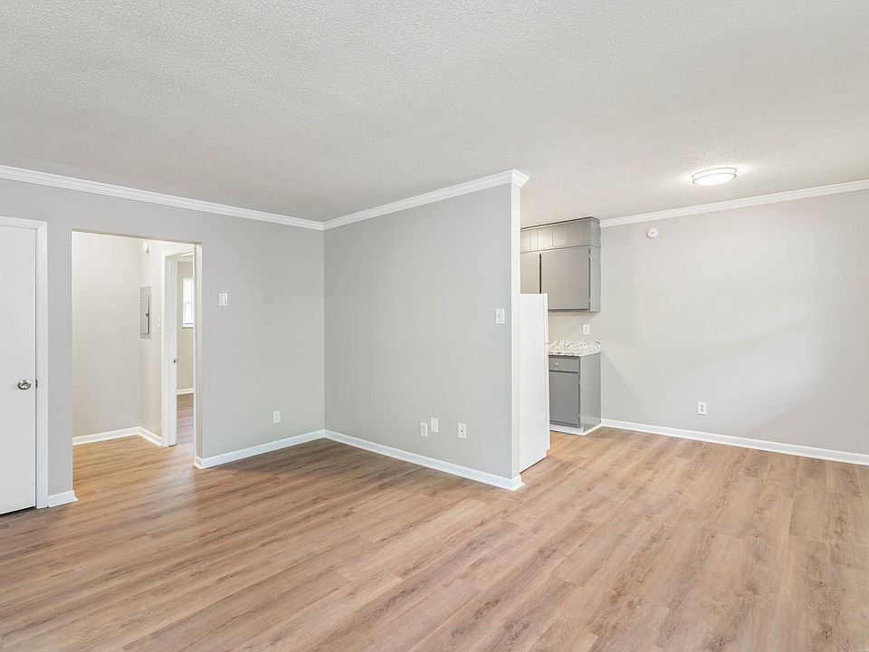 1st image of 2720 Holbrook Dr NE #18080181