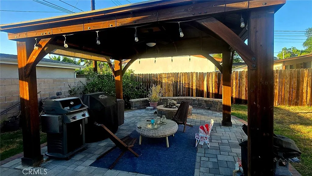3 bed, 1257 sqft, $3,900 — Photo 2