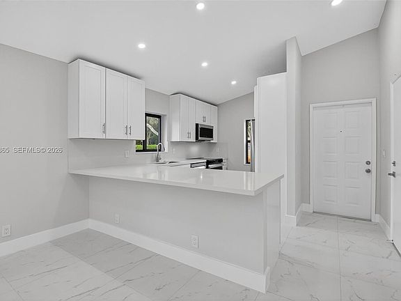 2nd image of 8067 Summerbreeze Ln