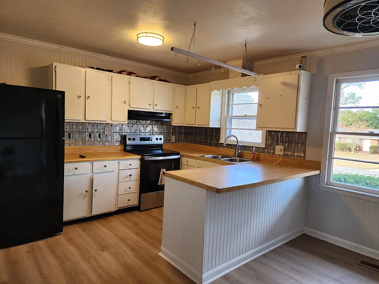 230 Vineland Dr — Photo 17