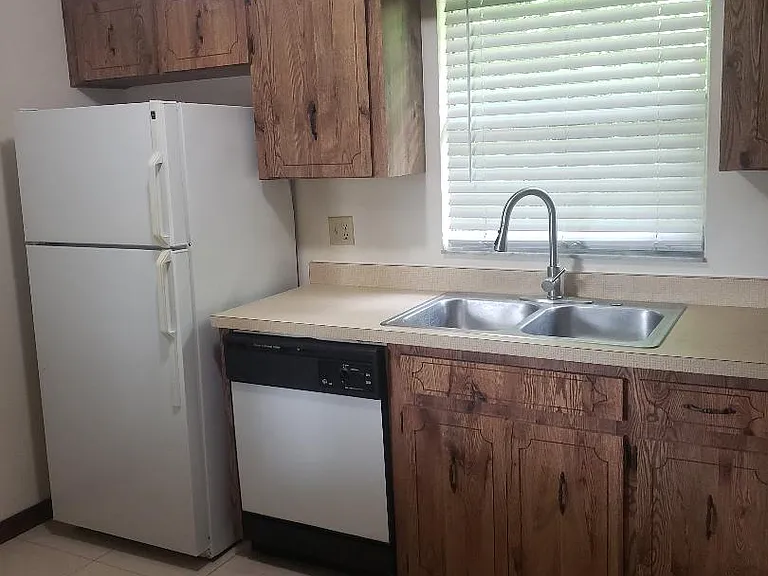 421 E Airport Blvd #4 — Photo 8