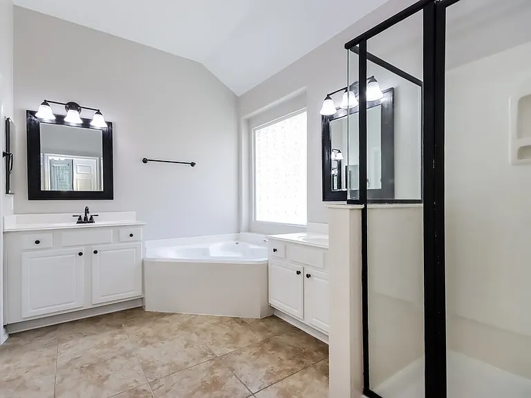 25589 Oakhurst Forest Dr — Photo 11