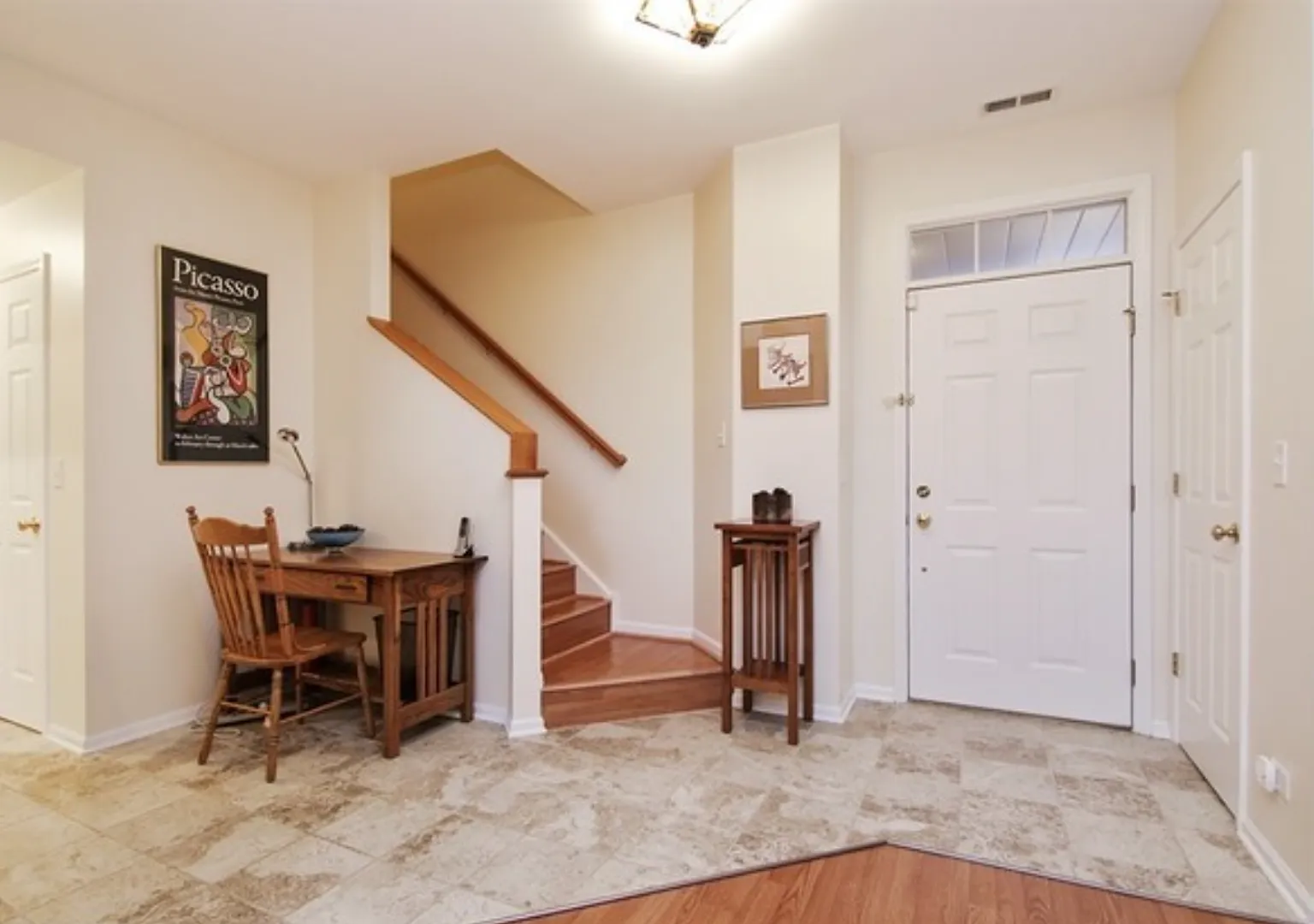 Northbrook Beautiful 3b/2.5b Townhome — Photo 2