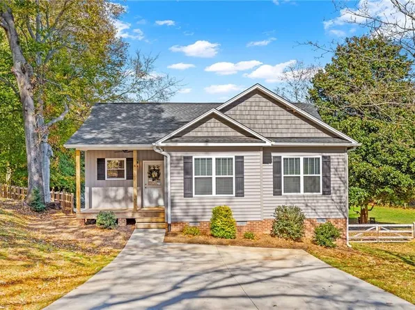 401 Jobe St, Mebane, NC 27302