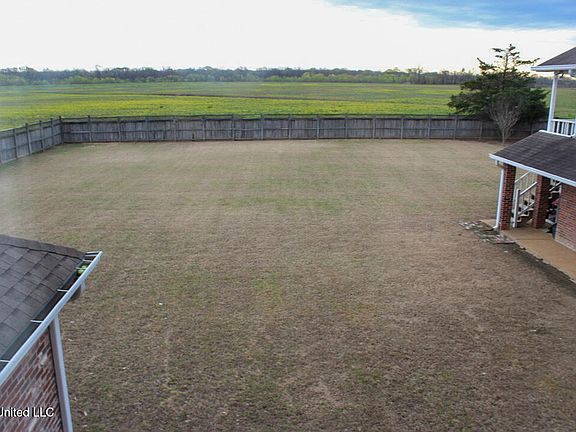 2nd image of 1600 River Oaks Dr