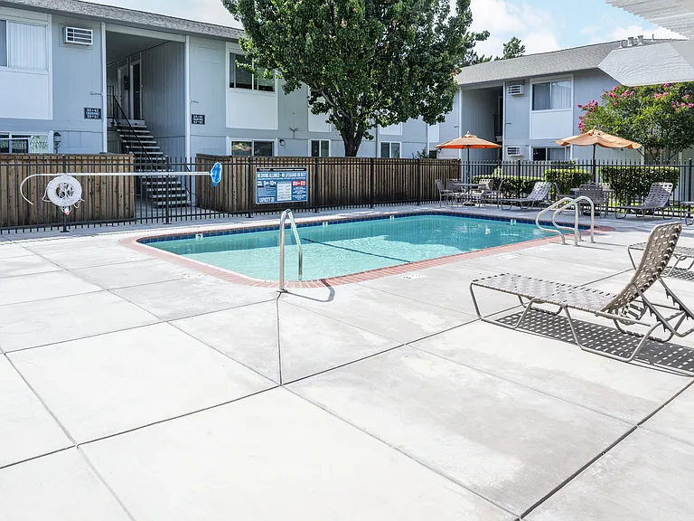 Driftwood Apartments — Photo 17