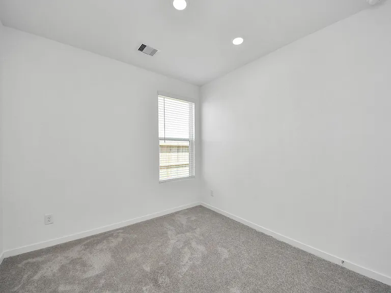 29515 Pondview Dr — Photo 25