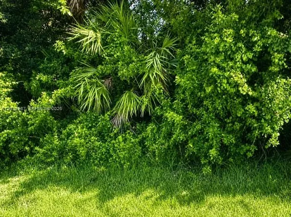 1585 SW Mullinax Ave, Port Saint Lucie, FL 34953