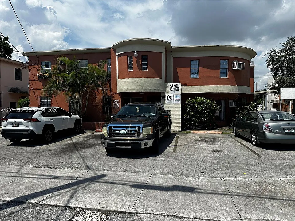 100 SW 18th Ct #2