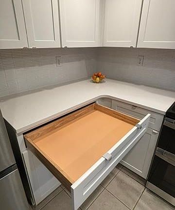 New kitchen, cabinets and countertops, and subway tile backsplash. All drawers are full extension and all cabinets are soft clothes.