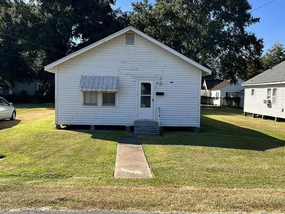 1st image of 107 Pecan St