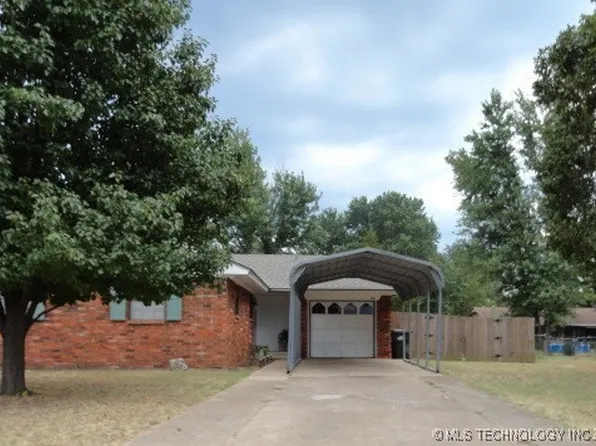 201 Oakwood Dr, Henryetta, OK 74437