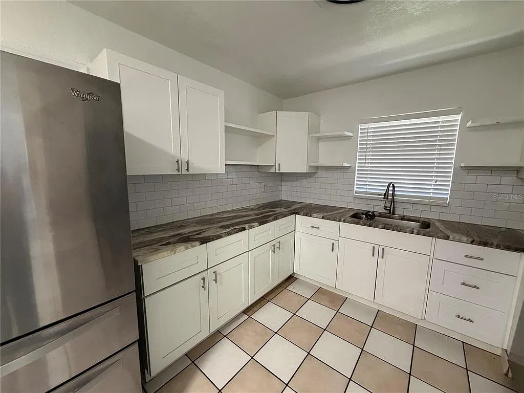 3 bed, 3.0 bath, 1331 sqft, $3,600 — Photo 4