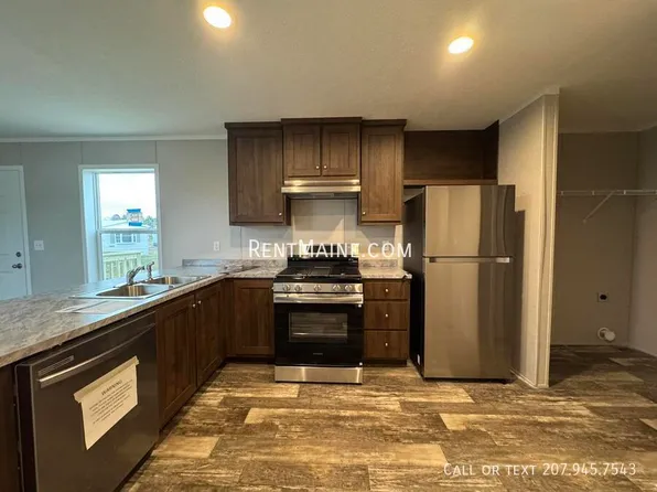 147 Sunset St, Pittsfield, ME 04967