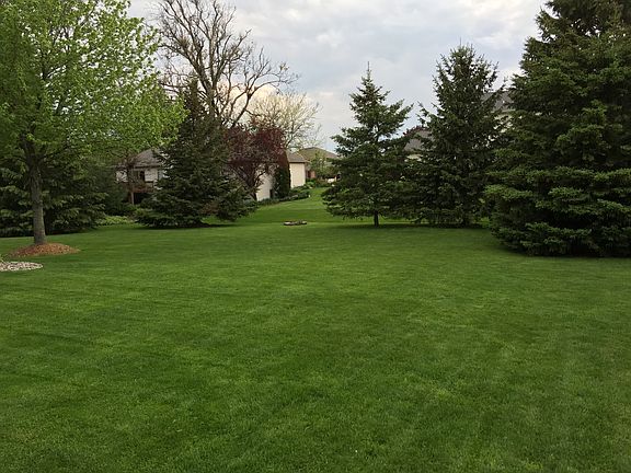 3rd image of 900 W Geneva Dr