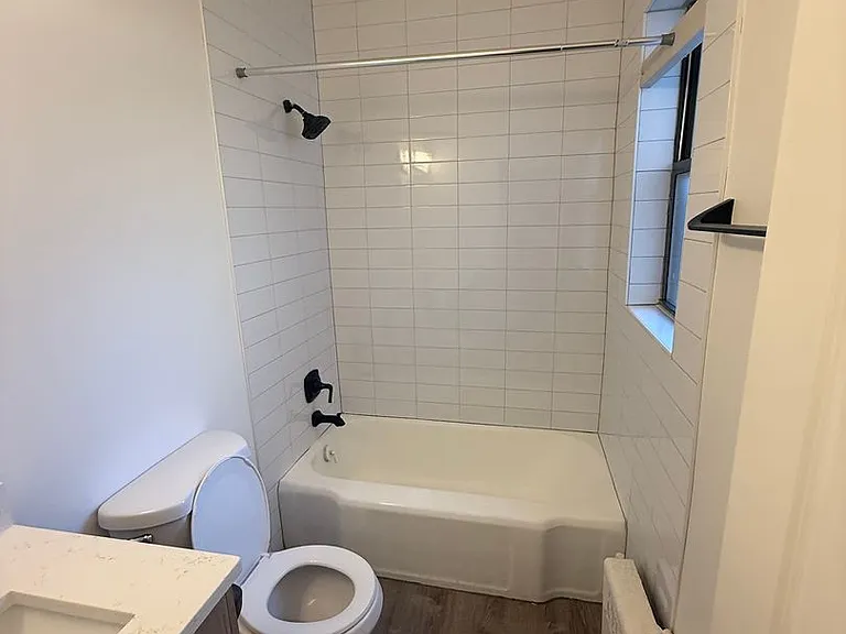 Granville Apartments — Photo 25