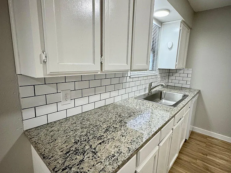 1405 Seville Dr — Photo 14