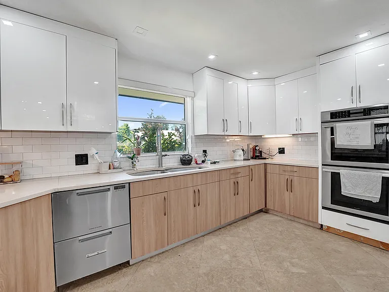 4701 N 36th Ct — Photo 31