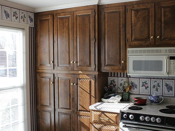 kitchen w windows to south