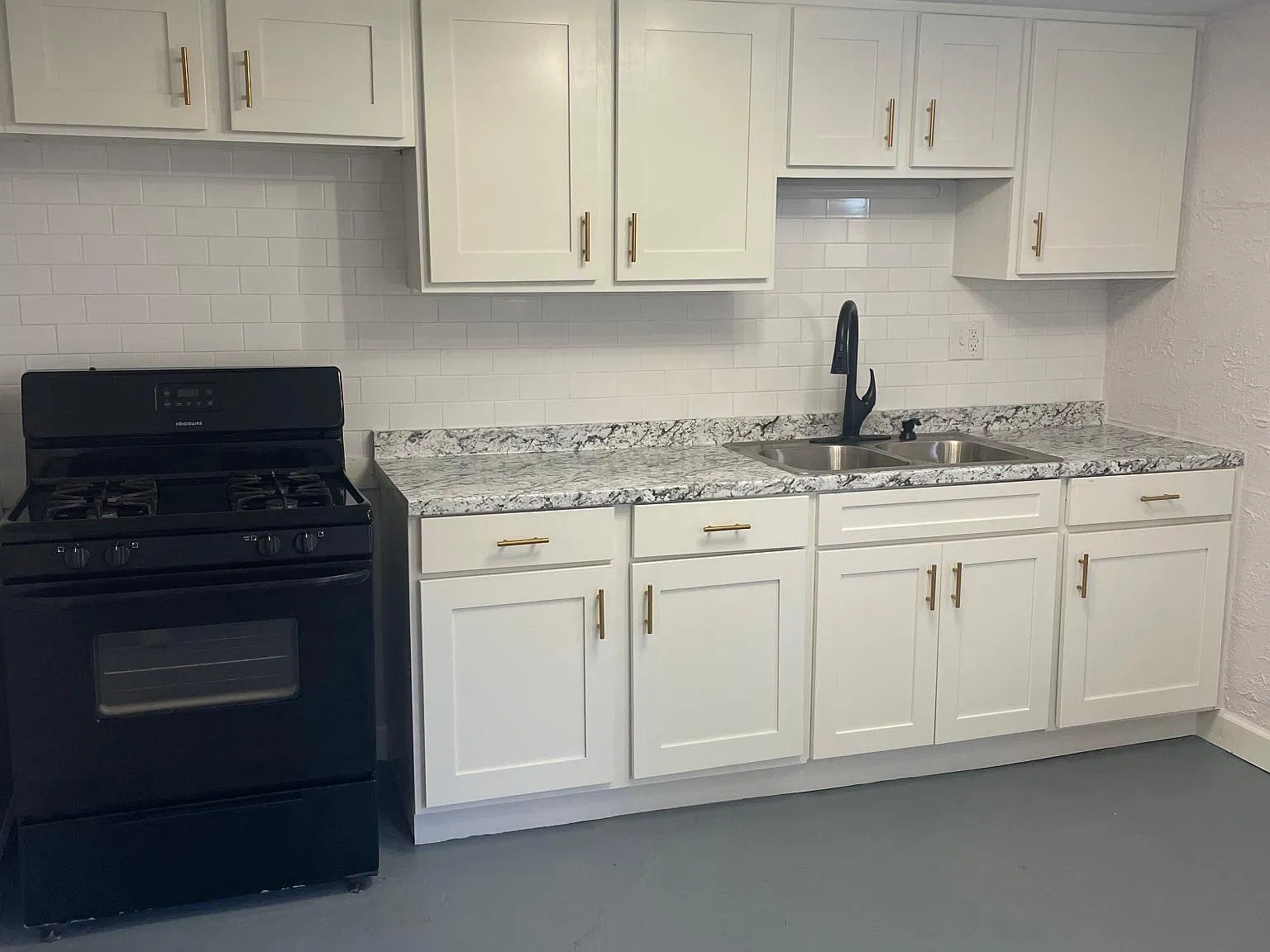 905 N Wilson Ave — Photo 4