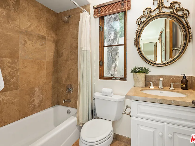 587 Entrada Dr — Photo 16