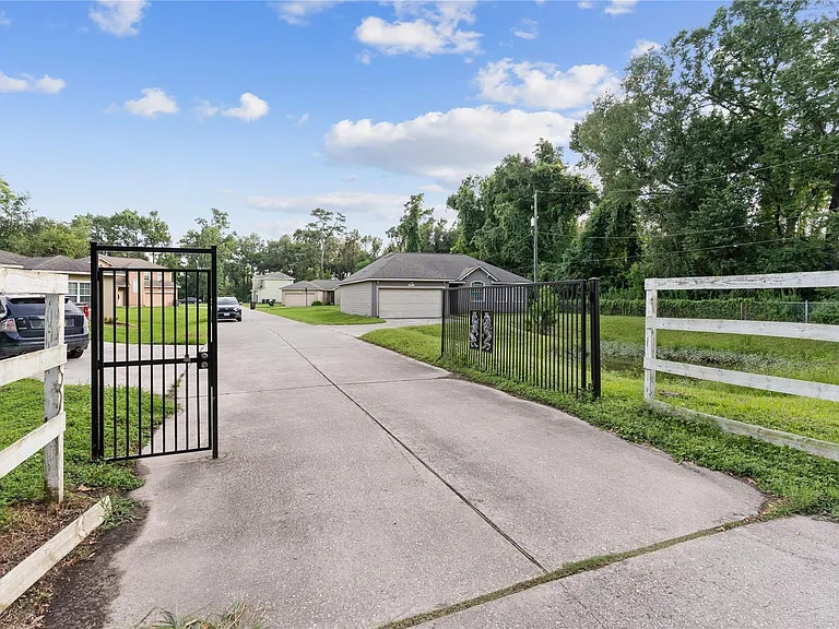 9104 N Green River Dr #A — Photo 2