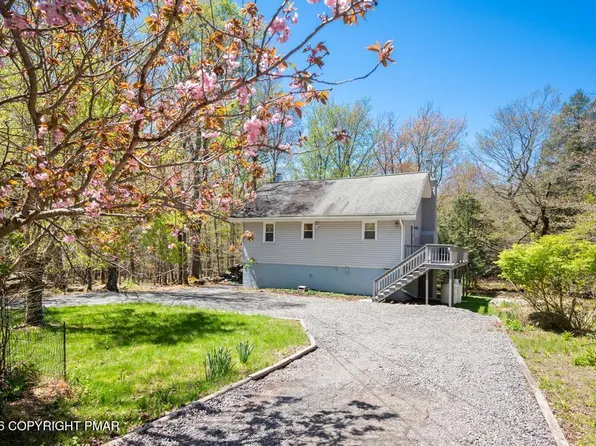 1061 Ridge Dr, Gouldsboro, PA 18424