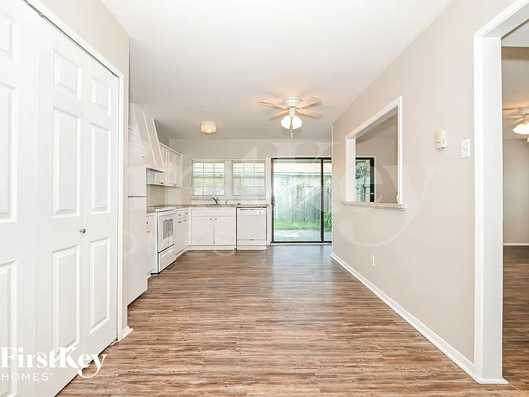 4906 Stagecoach Ln — Photo 5