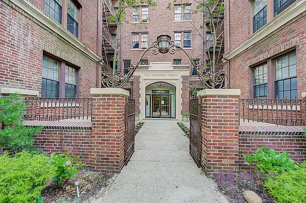 Sold by Horowitz Real Estate | media 2