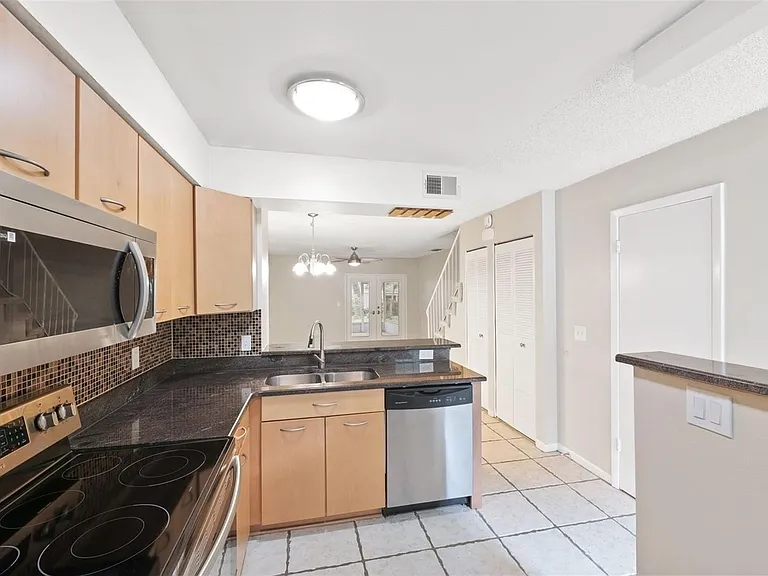 5902 Stratton Park Dr — Photo 6