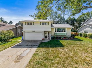 1307 E Ironwood Dr, Mount Prospect, IL