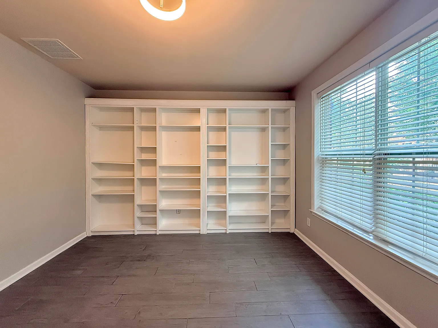 4 bed, 3.5 bath, 2448 sqft, $3,200 — Photo 3